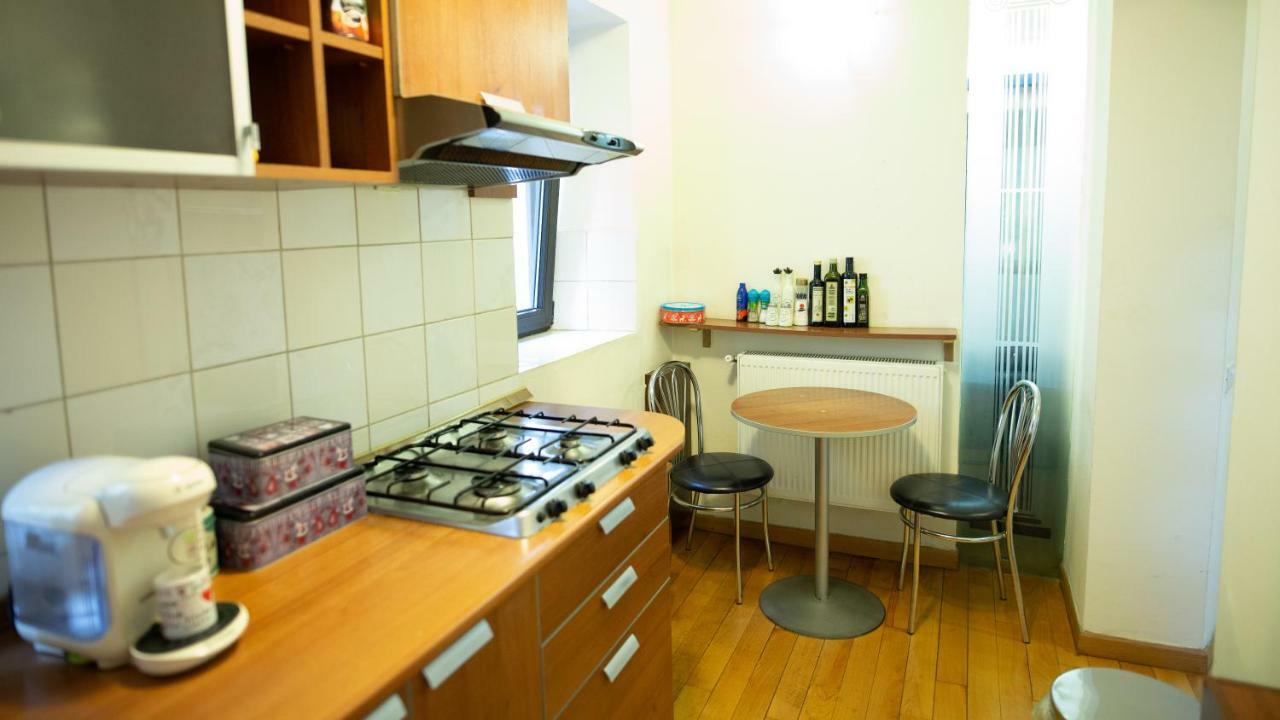 Nicole'S Apartment Bukarest Eksteriør billede